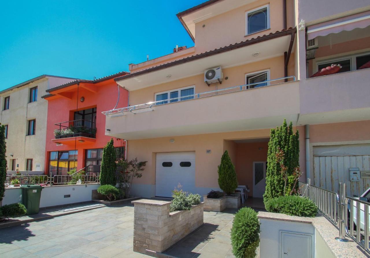 Apartment Nada *